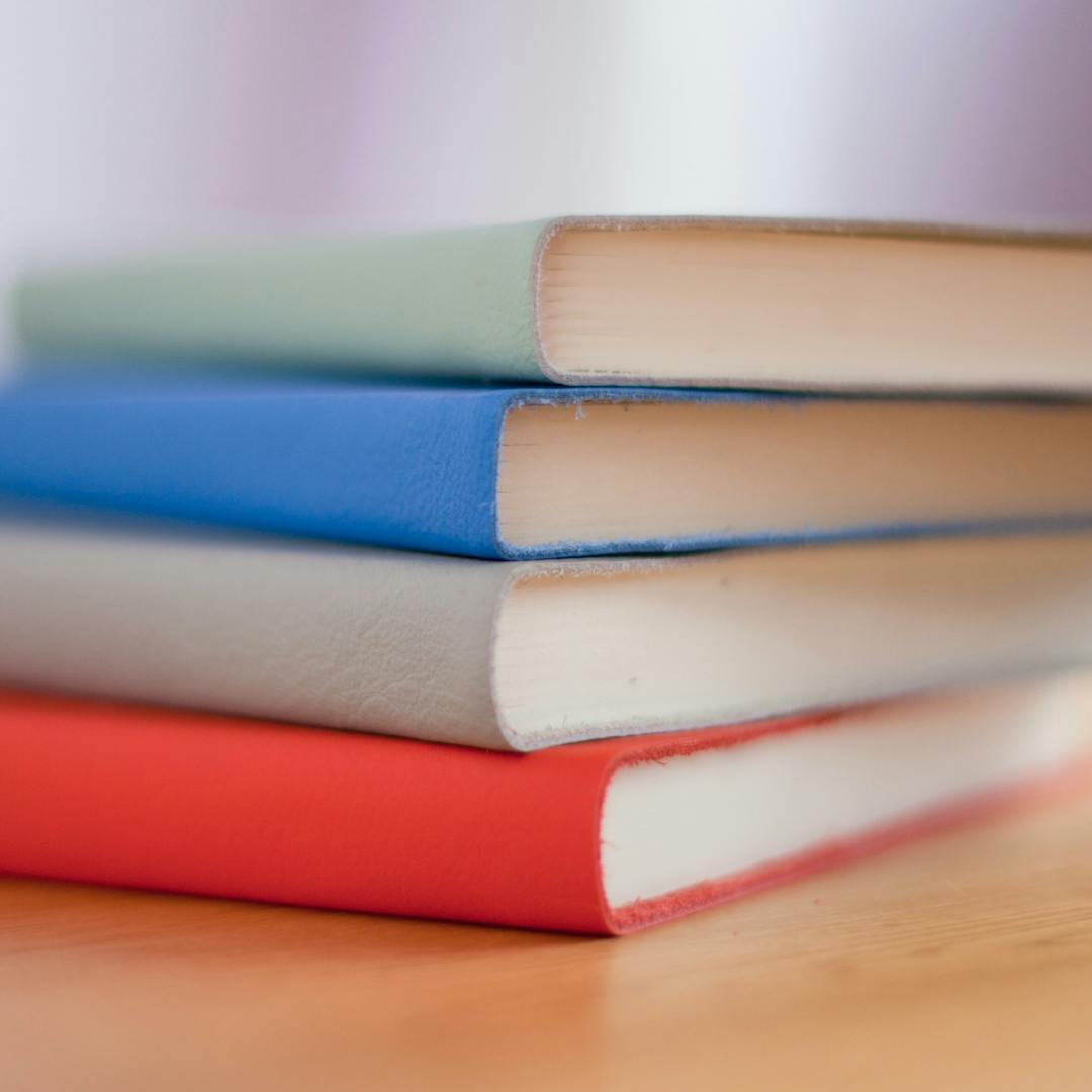 Immagine che raffigura libri per percorsi di recupero anni scolastici